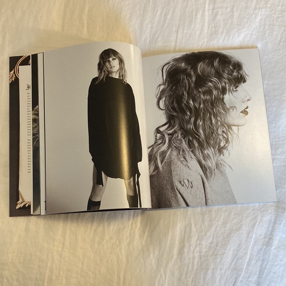 RARE Taylor Swift Reputation Deluxe Book Volume 2 with Poster, Collector’s Item - Picture 6 of 9
